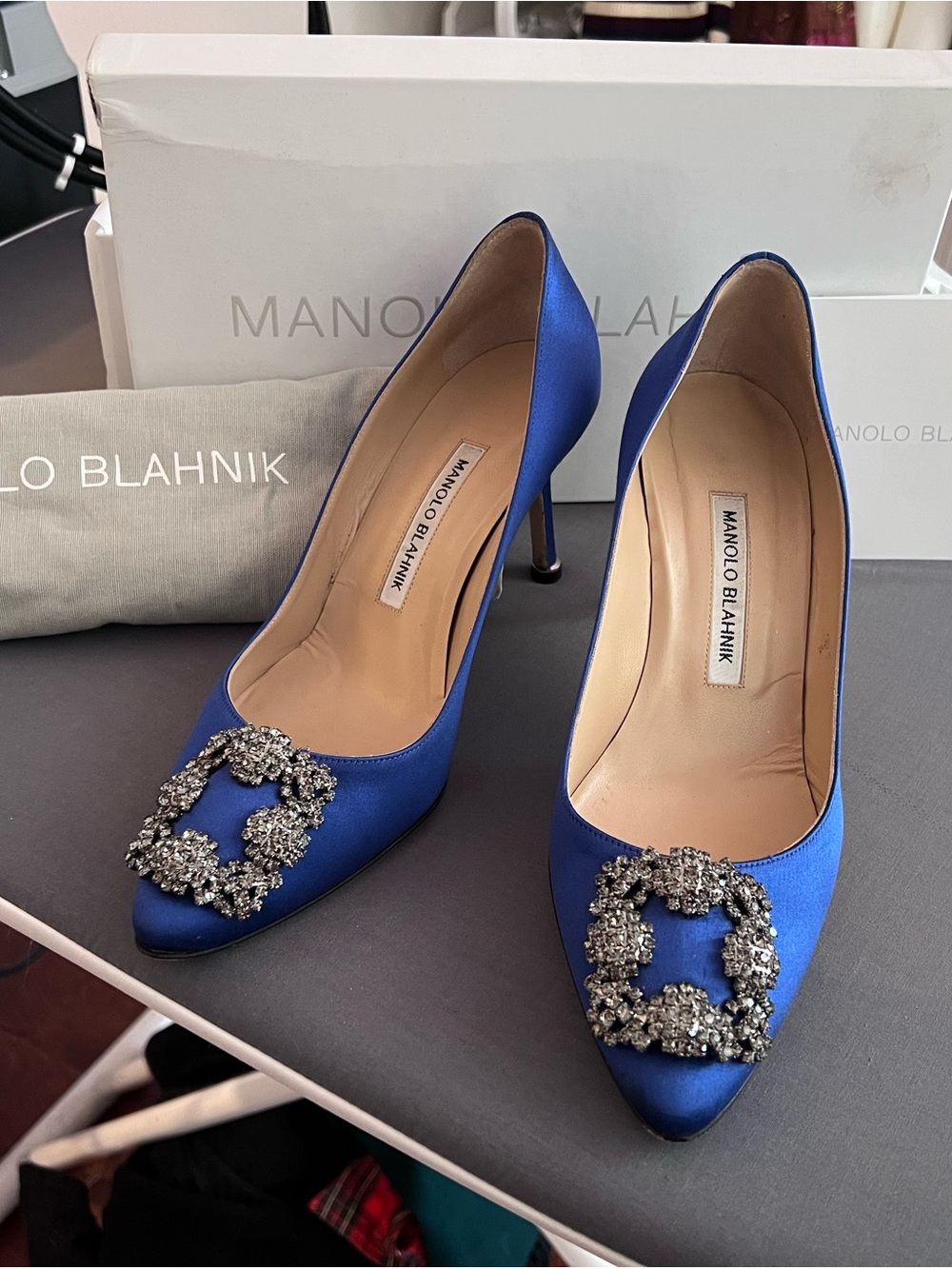 Manolo Blahnik Hangisi 70MM Crystal-Embellished Satin Pumps 38.5 (8.5)